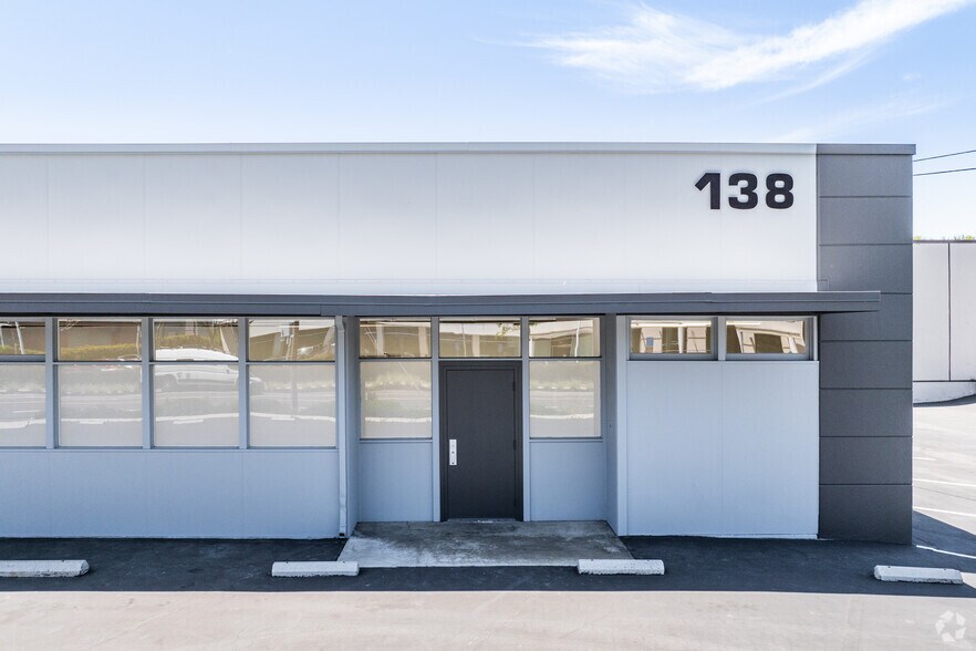 138 Jefferson Dr, Menlo Park, CA à louer - Photo du bâtiment - Image 2 de 17