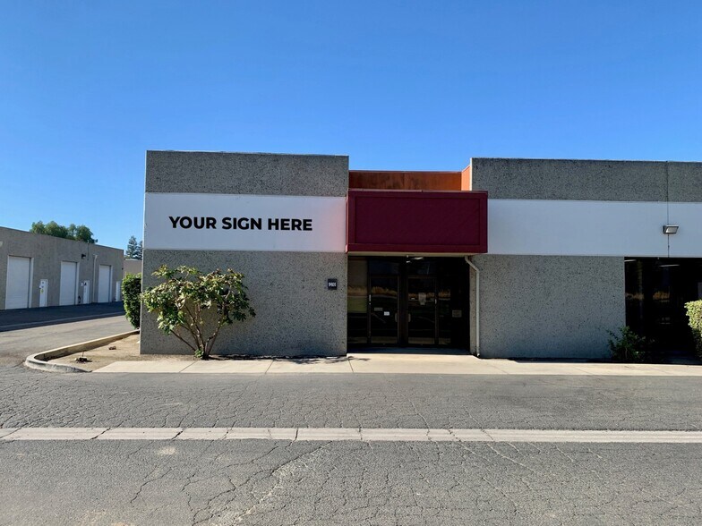 9401-9415 W Goshen Ave, Visalia, CA à louer - Photo du bâtiment - Image 1 de 8