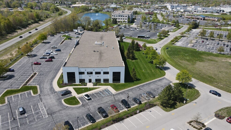 2720 Dupont Commerce Ct, Fort Wayne, IN à vendre - Photo du bâtiment - Image 2 de 15