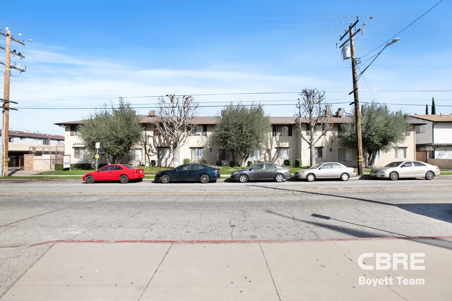 24838 Newhall Ave, Santa Clarita, CA for sale - Primary Photo - Image 1 of 19