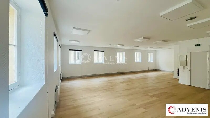 Office in Bordeaux for lease Interior Photo- Image 1 of 8