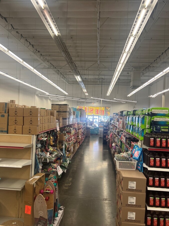 921 N Milliken Ave, Ontario, CA 91764 - Unité A - - Photo intérieure - Image 2 of 10