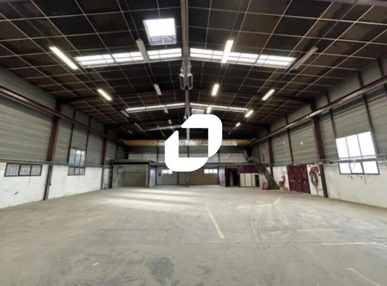 Flex in Chassieu for lease - Interior Photo - Image 3 of 10