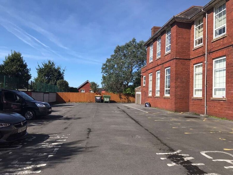 15 Brynallt Ter, Llanelli à vendre - Photo du bâtiment - Image 2 de 9