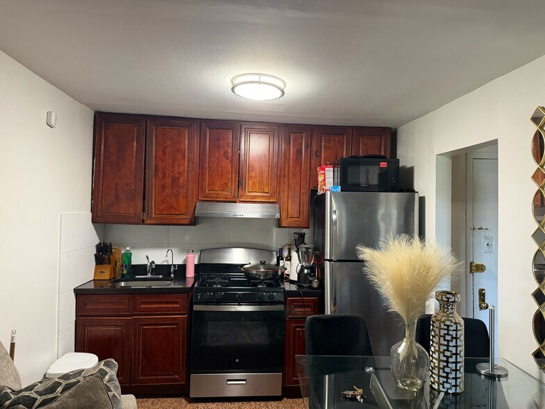 4015 102nd St, Corona, NY for sale - Building Photo - Image 2 of 11