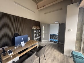 Monks Brk, Newport for lease Interior Photo- Image 1 of 4