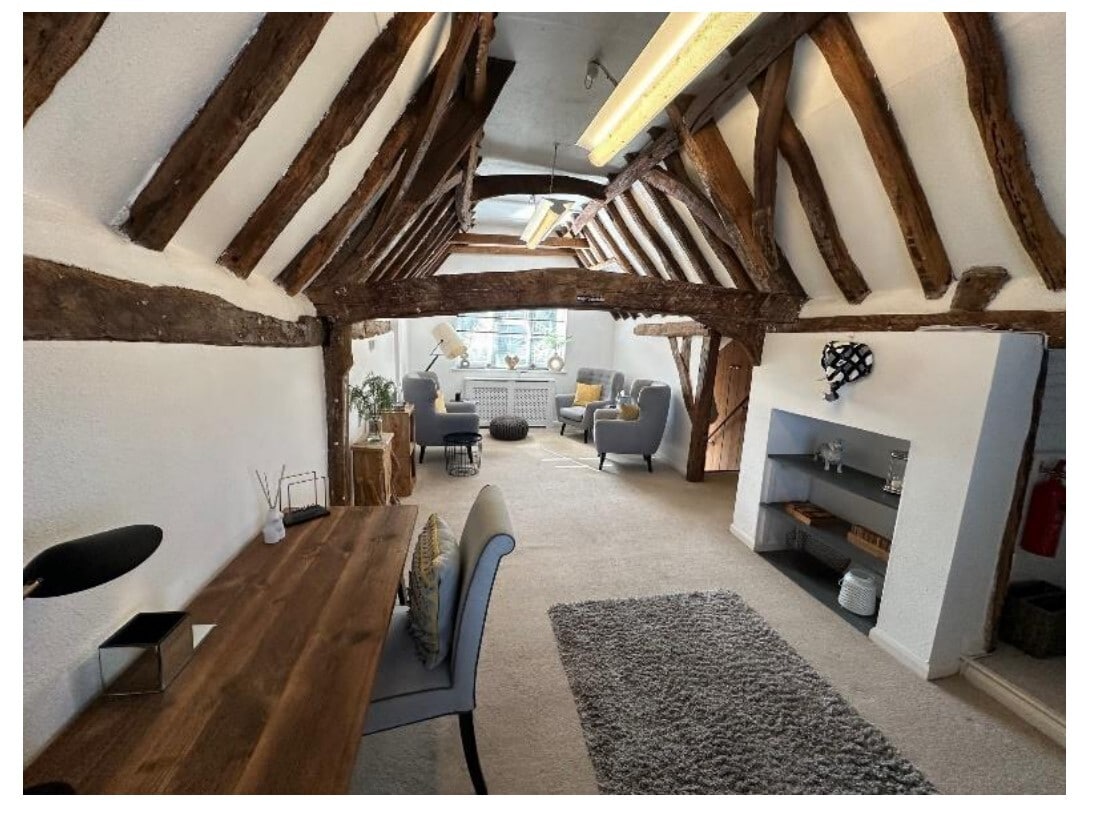 16 Wycombe End, Beaconsfield à louer Photo intérieure- Image 1 de 2