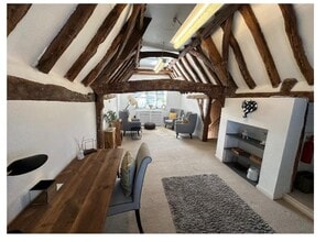 16 Wycombe End, Beaconsfield à louer Photo intérieure- Image 1 de 2