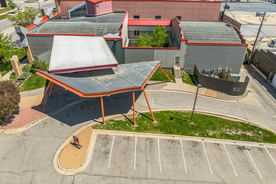 615 1st Ave SE, Cedar Rapids, IA for sale - Building Photo - Image 2 of 6