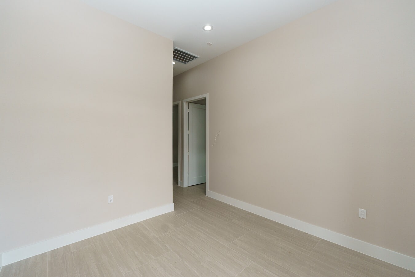 8525 N Sam Houston Pkwy E, Humble, TX 77396 - Unité 105 - - Photo intérieure - Image 2 of 10