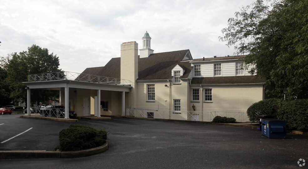 99 N Haddon Ave, Haddonfield, NJ à vendre - Photo du bâtiment - Image 2 de 5