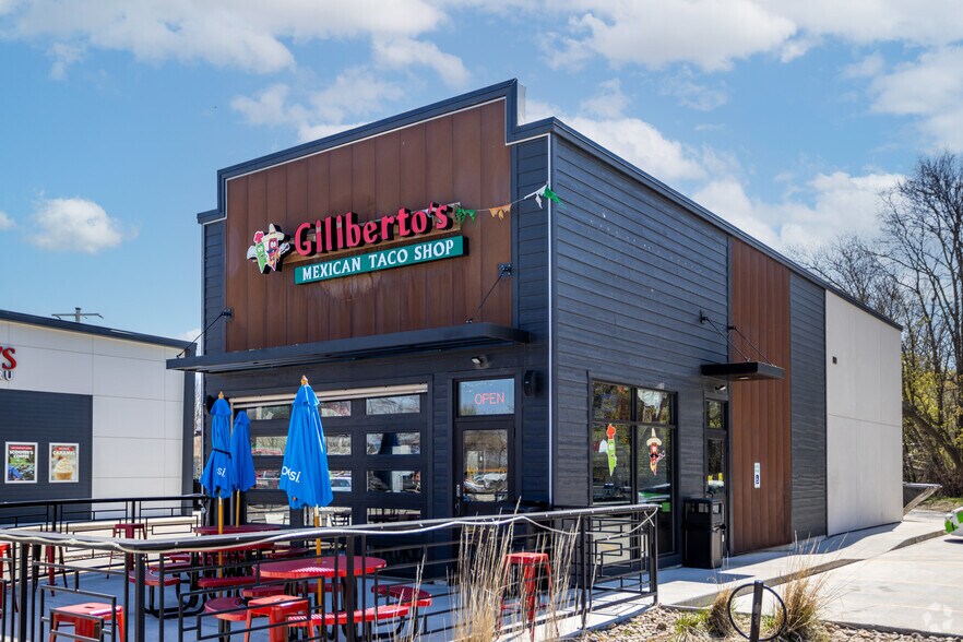 320 HWY 71 S, Arnolds Park, IA à vendre - Photo du bâtiment - Image 2 de 25