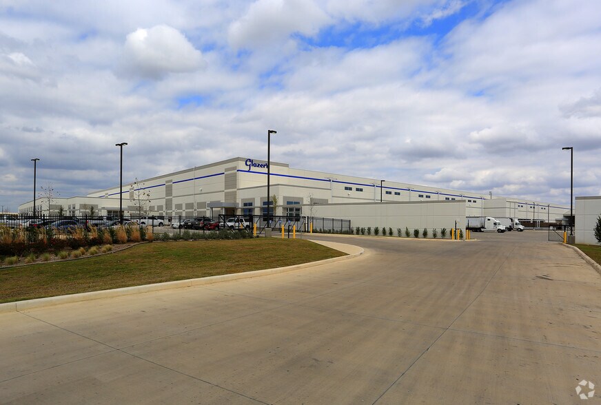 1002 S Callaghan Rd, San Antonio, TX à louer - Photo du bâtiment - Image 2 de 3