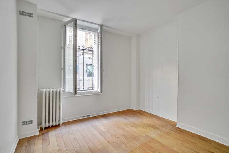 28 Rue De Turin, Paris for lease - Interior Photo - Image 3 of 13