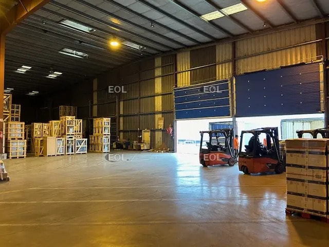 Industrial in Lormont for lease - Building Photo - Image 2 of 2