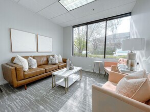 2325 Dean St, St Charles, IL for lease Interior Photo- Image 1 of 9
