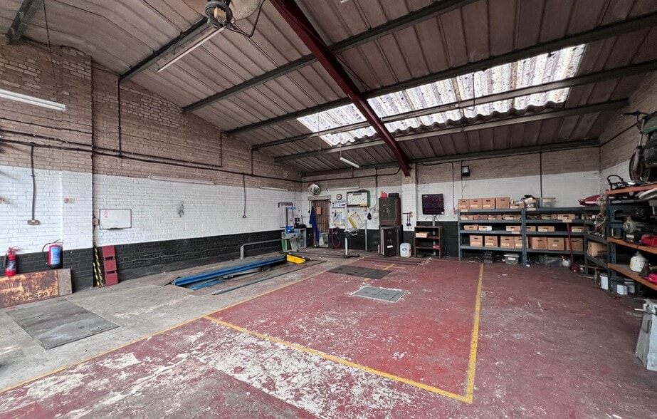 21-23 Telford Rd, Wimborne for sale - Interior Photo - Image 2 of 10