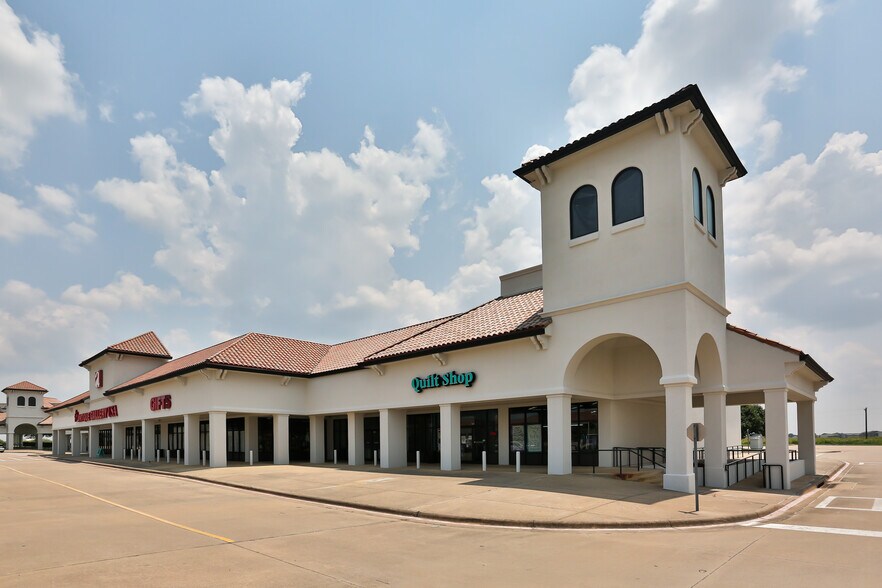 5800 N Interstate 35, Denton, TX à louer - Photo du bâtiment - Image 3 de 23
