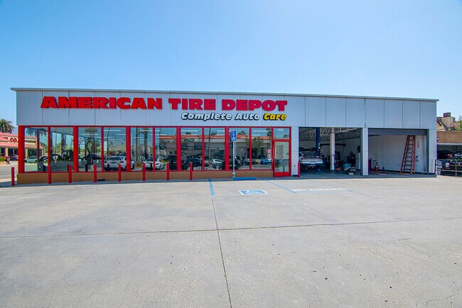 Plus de détails pour 1880 E Colorado Blvd, Pasadena, CA - Commerce de détail à vendre