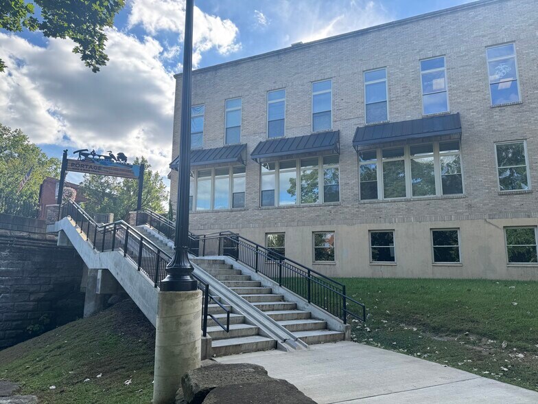 265 W Main St, Kent, OH à louer - Photo du bâtiment - Image 2 de 36