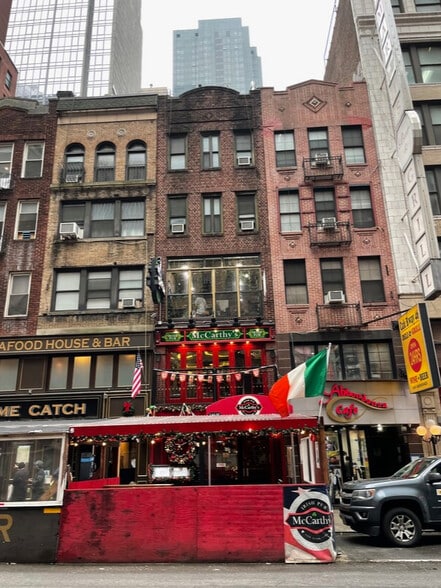 144 W 46th St, New York, NY for lease - Building Photo - Image 2 of 4