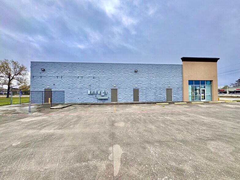 5737 Fm-1960 Rd E, Humble, TX à louer - Photo du bâtiment - Image 3 de 9
