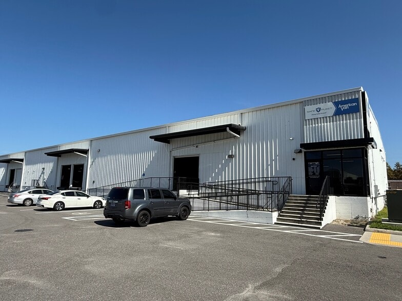 215 W Grant St, Orlando, FL for lease - Building Photo - Image 2 of 10