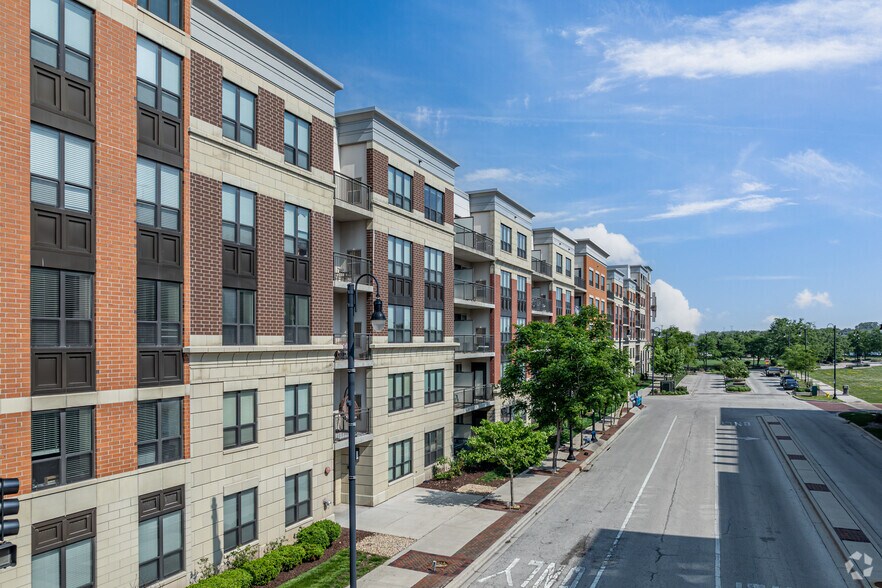 9750 Crescent Park Cir, Orland Park, IL à louer - Photo du bâtiment - Image 3 de 21