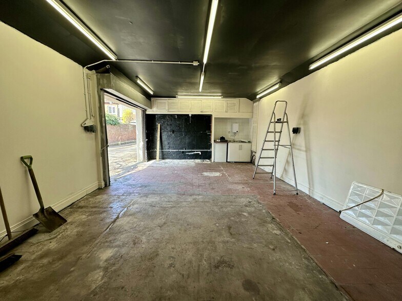 31 Stoke Rd, Aylesbury à louer - Photo du bâtiment - Image 3 de 6