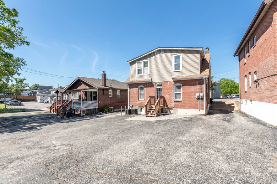 1526 S Big Bend Blvd, Richmond Heights, MO à louer - Photo du bâtiment - Image 2 de 7