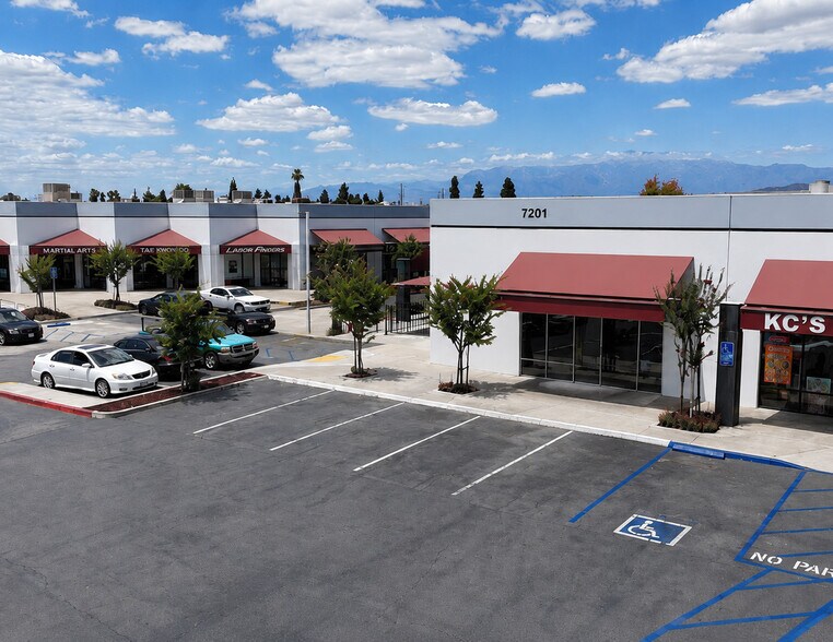 7203 Arlington Ave, Riverside, CA à louer - Photo du bâtiment - Image 1 de 7