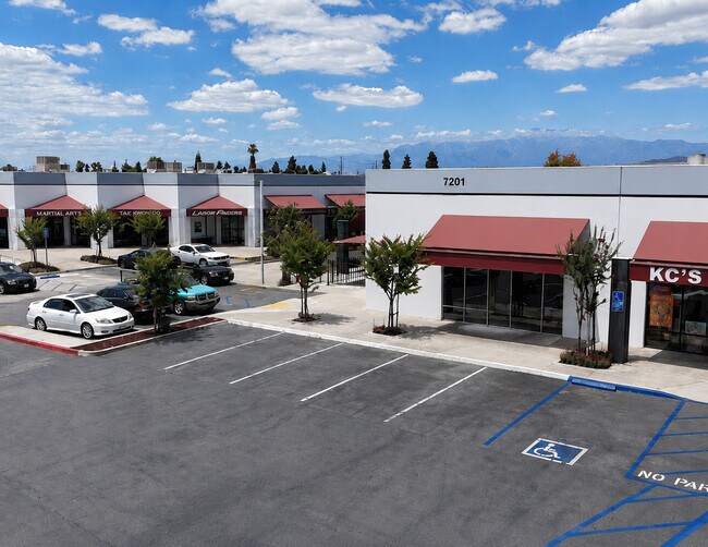 Plus de détails pour 7203 Arlington Ave, Riverside, CA - Local d'activités à louer