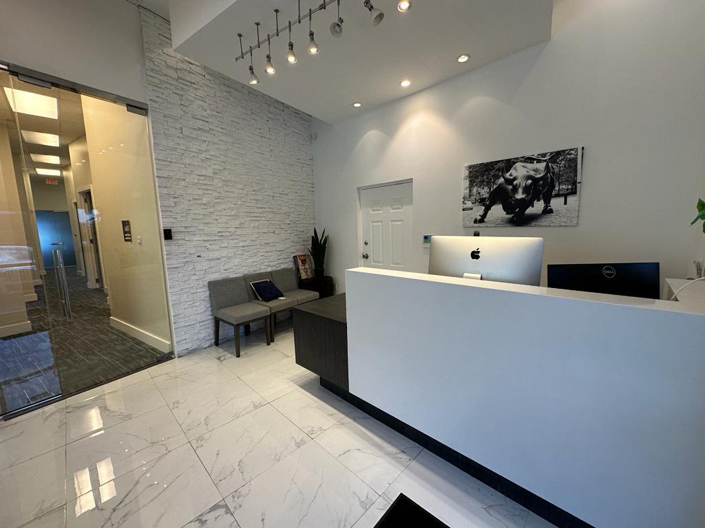 423-425 NW 10th Ter, Hallandale Beach, FL à vendre Photo intérieure- Image 1 de 1