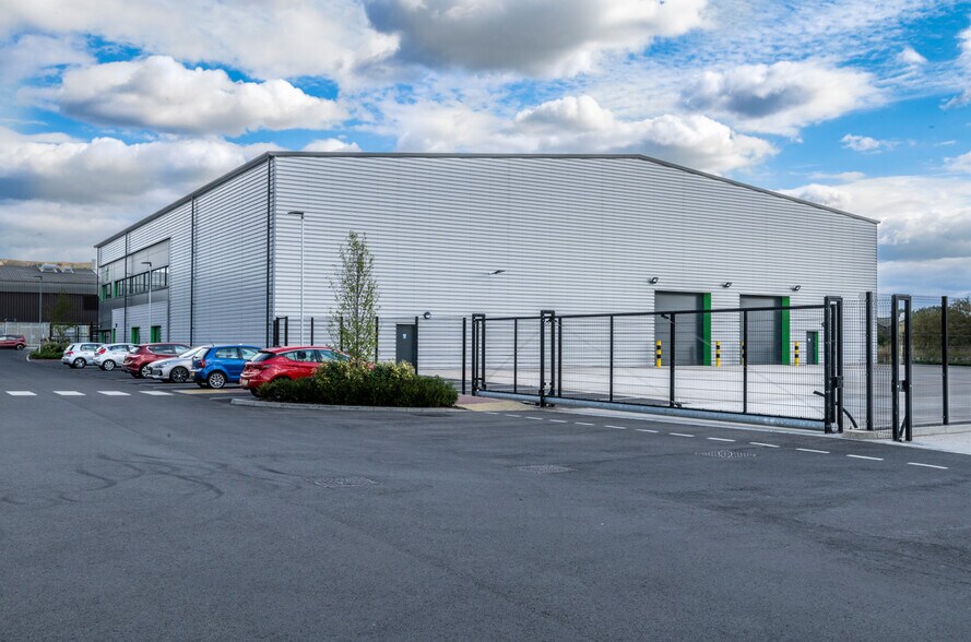 Nissan Way, Bishops Cleeve à vendre - Photo du bâtiment - Image 3 de 5