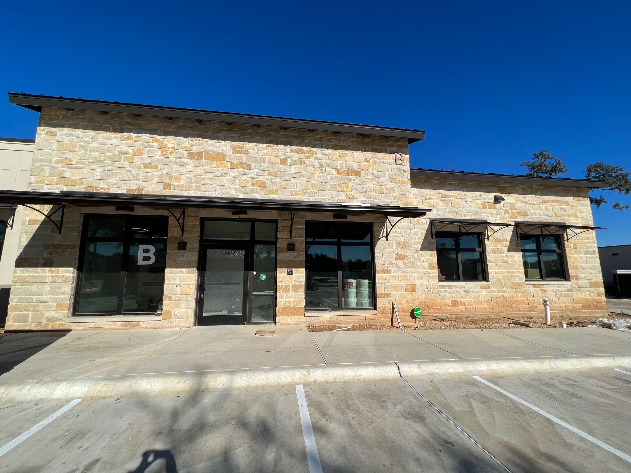 1513 E New Hope Dr, Cedar Park, TX for lease Building Photo- Image 1 of 6