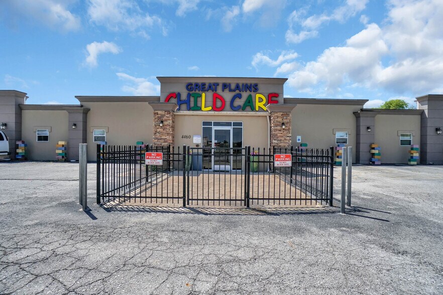 4460 SW Lee Blvd, Lawton, OK à louer - Photo du bâtiment - Image 3 de 15