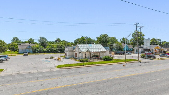 More details for 309 S Van Buren St, Enid, OK - Retail for Sale