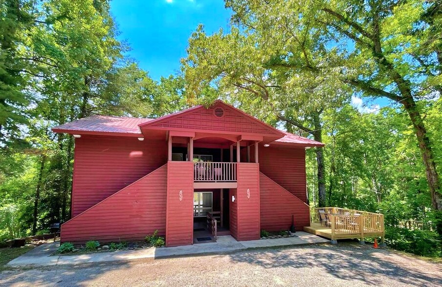 57 Observation Point Dr, Bryson City, NC à vendre - Photo du bâtiment - Image 1 de 36