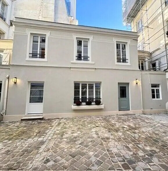 Office in Paris for lease - Building Photo - Image 1 of 5