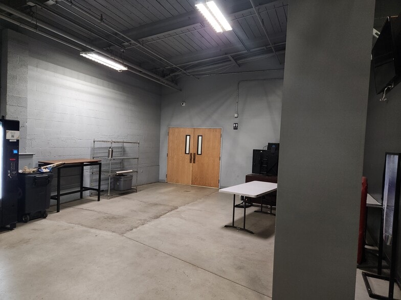 340 McKinstry Ave, Chicopee, MA for lease - Building Photo - Image 3 of 14