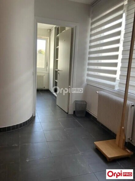 Office in Tourcoing for lease - Building Photo - Image 2 of 10