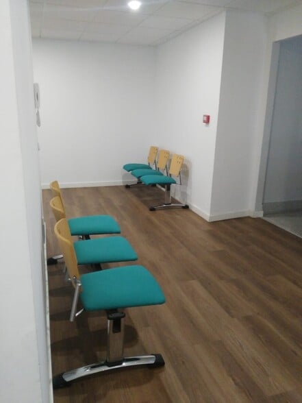 Office in Cáceres for lease - Building Photo - Image 3 of 7