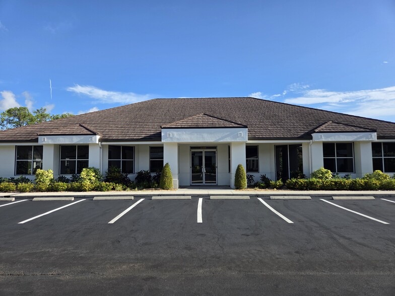 5400 Park Central Ct, Naples, FL for sale - Building Photo - Image 1 of 18