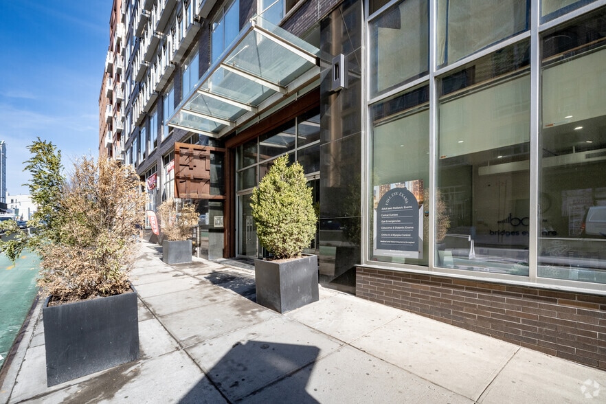 4117 Crescent St, Long Island City, NY for lease - Building Photo - Image 3 of 6