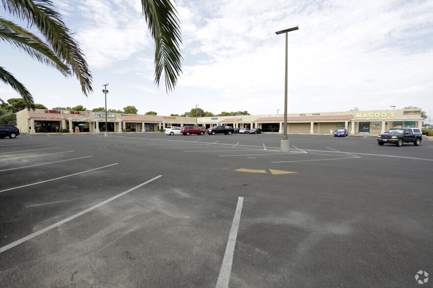 2585 E Flamingo Rd, Las Vegas, NV à louer - Photo principale - Image 1 de 3