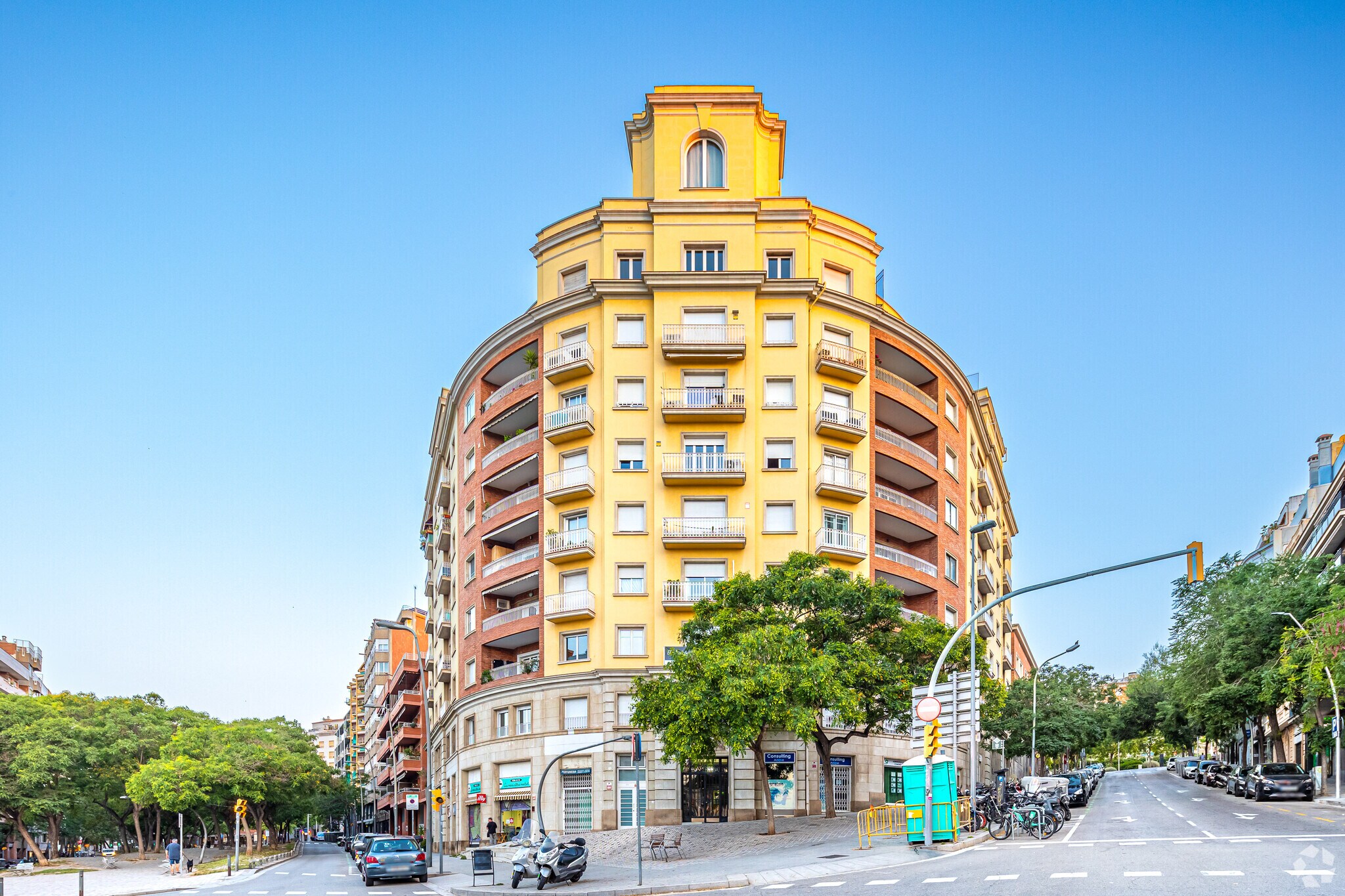 Multifamily in Barcelona, Barcelona for sale Building Photo- Image 1 of 3