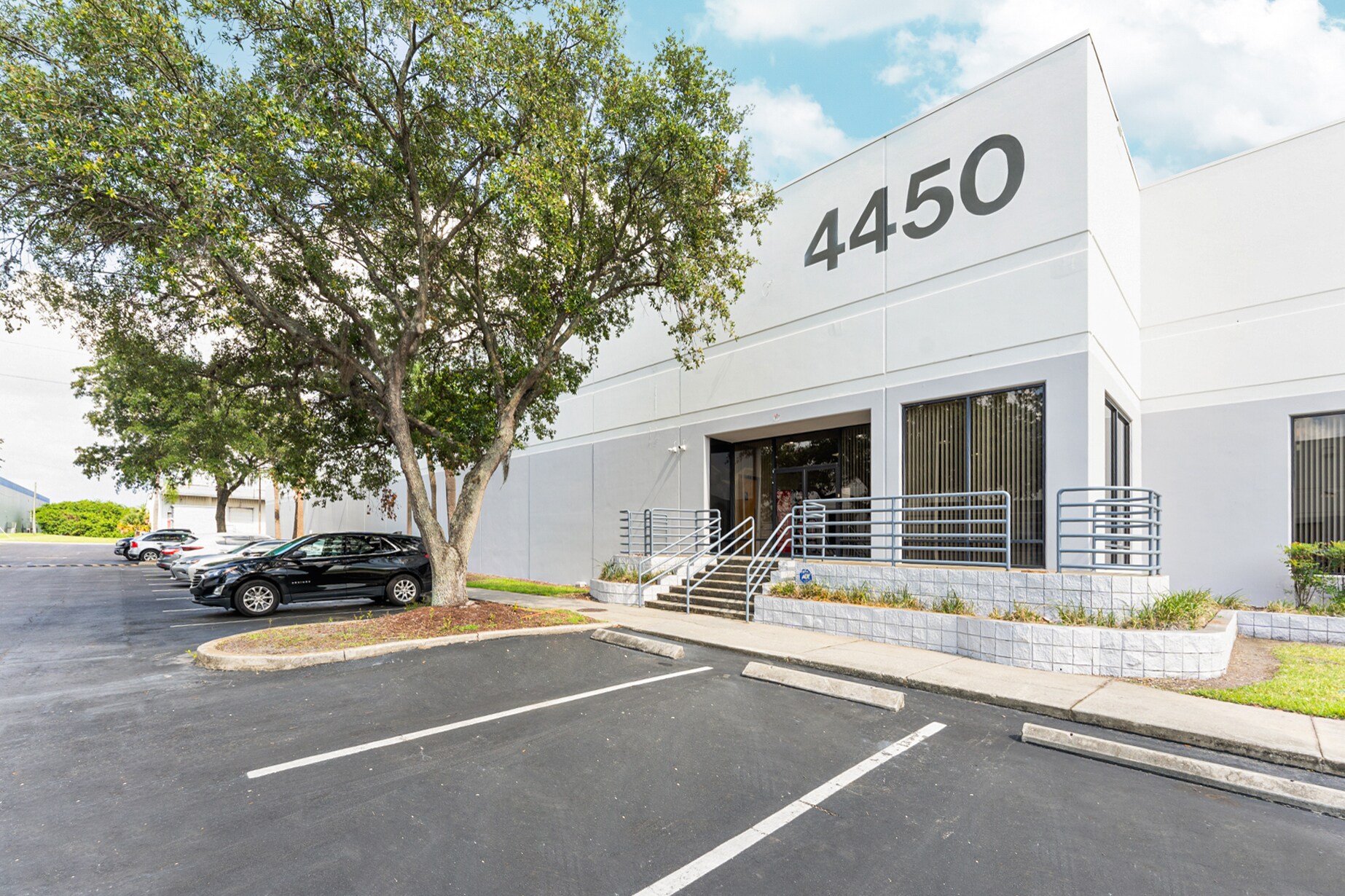 4440 E Adamo Dr, Tampa, FL à louer Photo principale- Image 1 de 6