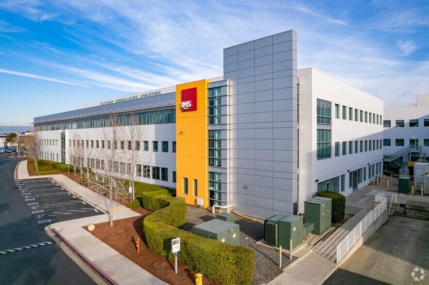 7575 Gateway Blvd, Newark, CA for lease - Primary Photo - Image 1 of 5