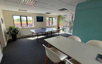 Willow End Park, Welland for lease Interior Photo- Image 1 of 4