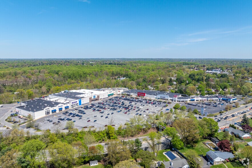 400 S State Rd, Springfield Township, PA à louer - Aérien - Image 2 de 2